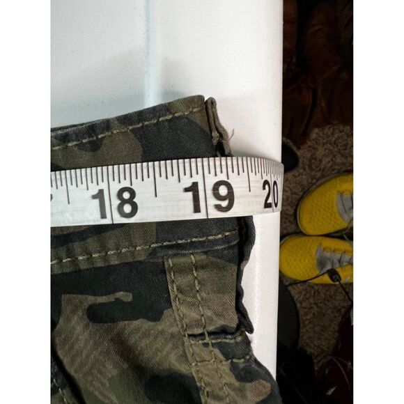 Levi Strauss Signature Cargo Shorts.  Camouflage. Size 38 - Picture 6 of 10